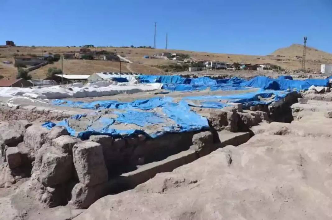 En Büyük Mozaik Kazısında Çocuk ve Yetişkin Mezarları Bulundu 9